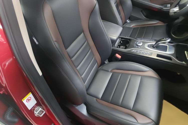 Used Wey VV5 2021 1.5T Two-Wheel Drive Smart Pioneer
