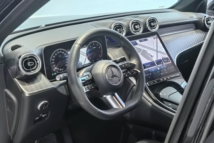 Used Mercedes-Benz GLC 2023 Facelift GLC 260 L 4MATIC Luxury Version 5 Seats