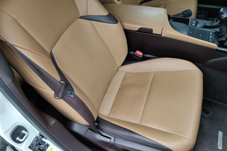 Used Lexus ES 2018 300h Premier Edition China VI Standard