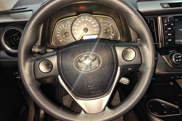 Used Toyota RAV4 2016 2.0L CVT Two-Wheel Drive Fashion Edition China V Standard