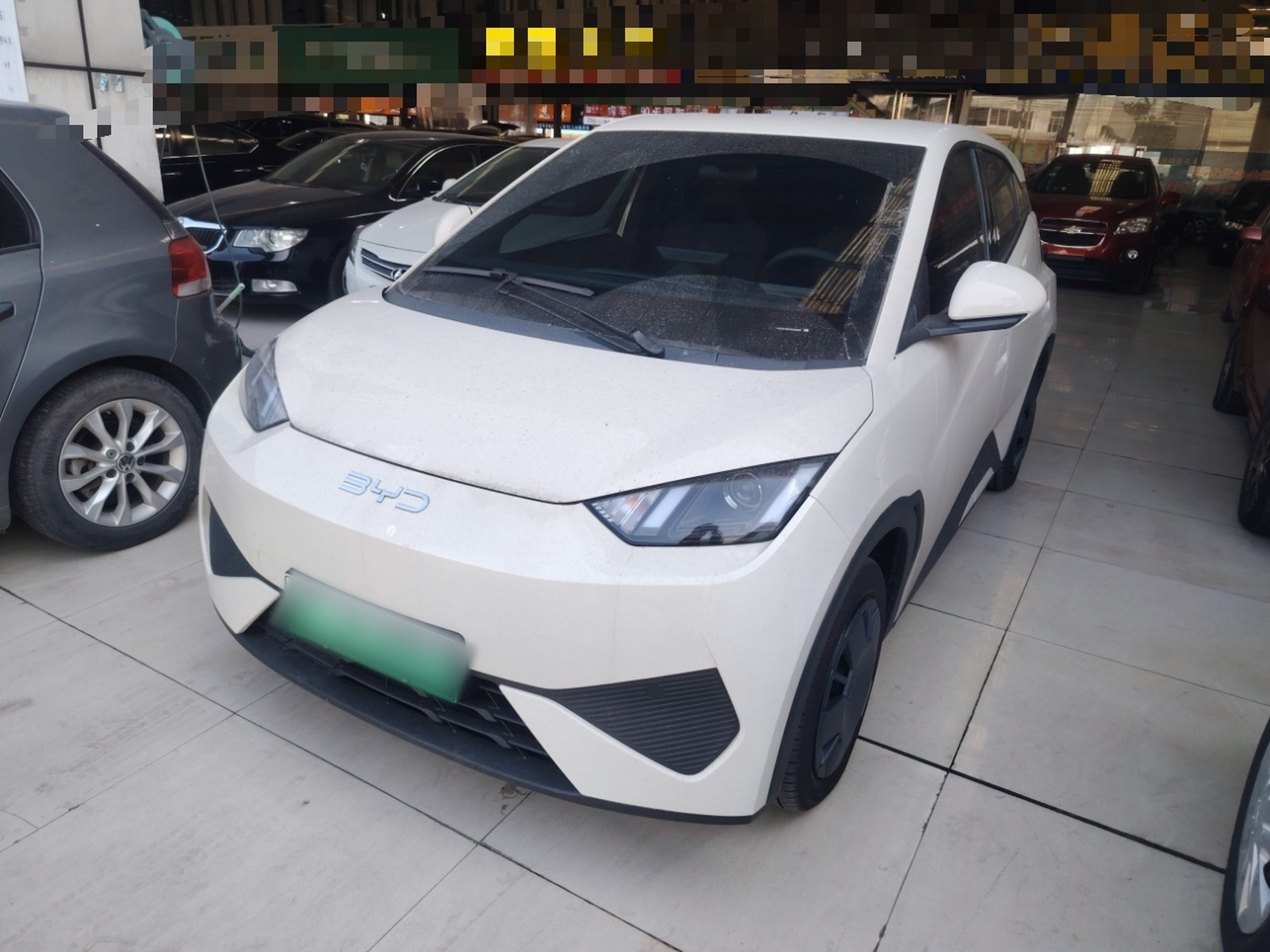 Под передней частью автомобиля