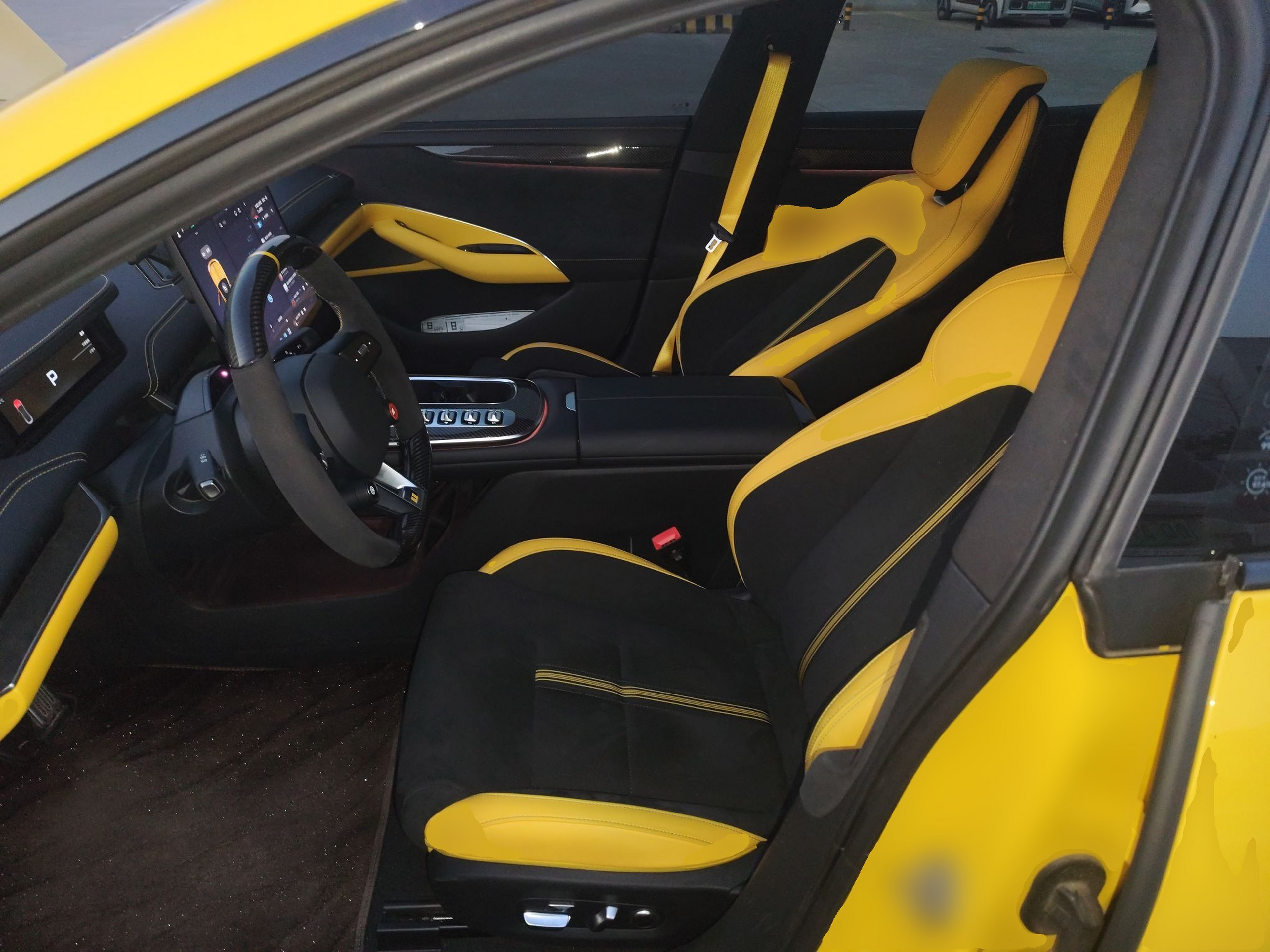 Переднее сиденье в автомобиле