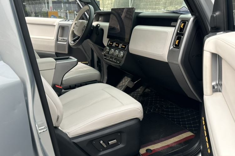 Used  V23 2025 401 Two-Wheel Drive Intelligent Driving Version