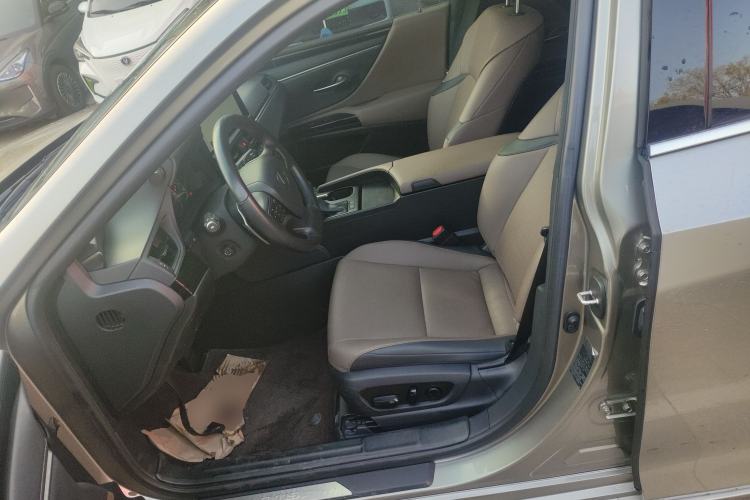 Used Lexus ES 2022 200 Excellence Edition
