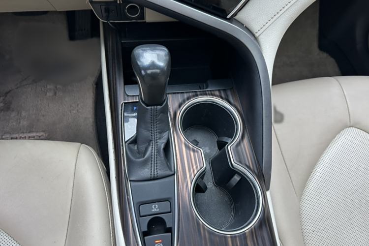 Used Toyota Camry 2018 2.0G Luxury Edition
