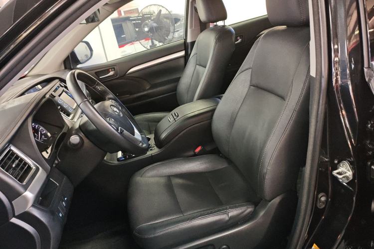 Used Toyota Highlander 2018 2.0T Four-Wheel Drive Luxury Edition 7 Seats China V Emission Standard
