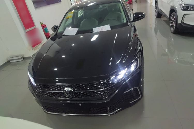 Used Volkswagen Passat 2025 Outstanding Model 330TSI Starry Elite Edition
