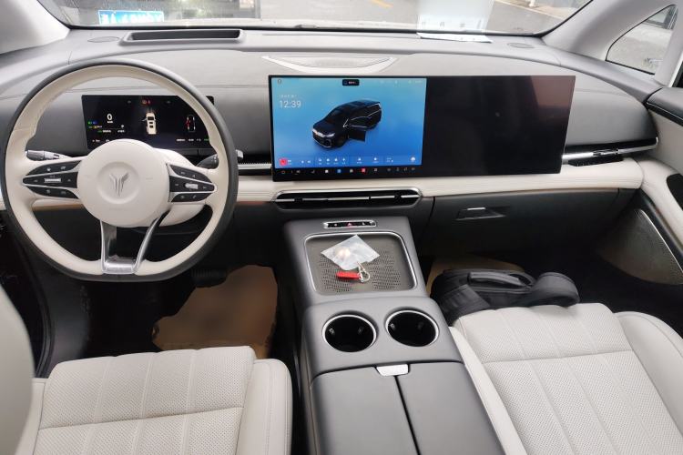 Used VOYAH Dream 2025 PHEV Four-Wheel-Drive Flagship Kunpeng Edition
