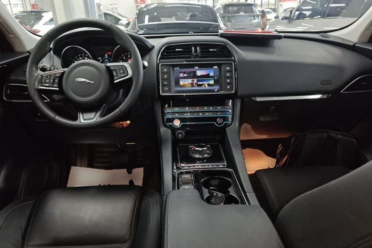 Used Jaguar F-PACE 2018 2.0T Four-Wheel Drive Urban Luxury Edition
