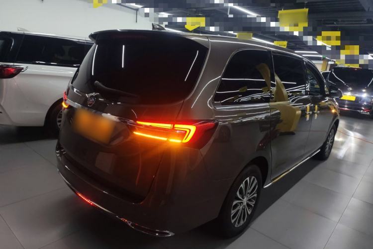 Used Buick GL8 2023 Facelifted Land Cruiser Executive Luxury Version
