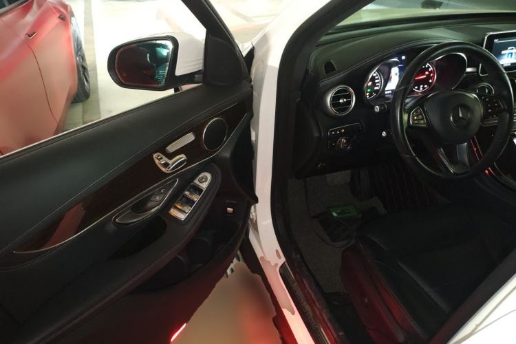 Used Mercedes-Benz GLC 2019 GLC 260 4MATIC Luxury Model
