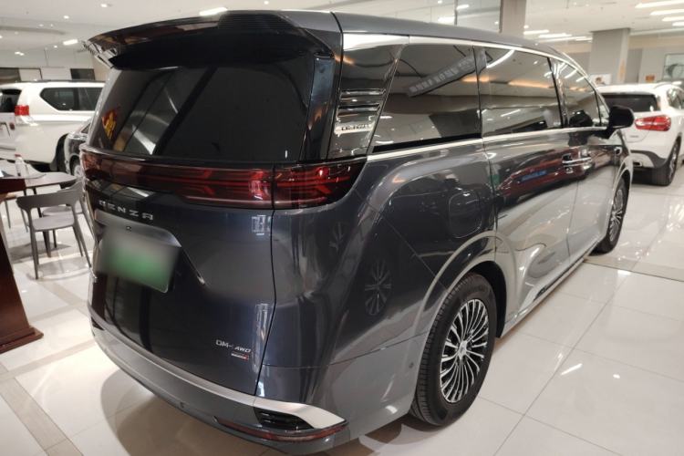 Used Denza D9 2025 DM-i Intelligent Drive 1020 Four-Wheel Drive Flagship Model