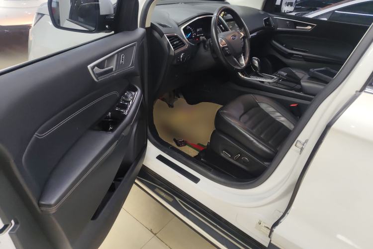 Used Ford Edge 2016 EcoBoost 245 Two-Wheel-Drive Titanium 7-Seater
