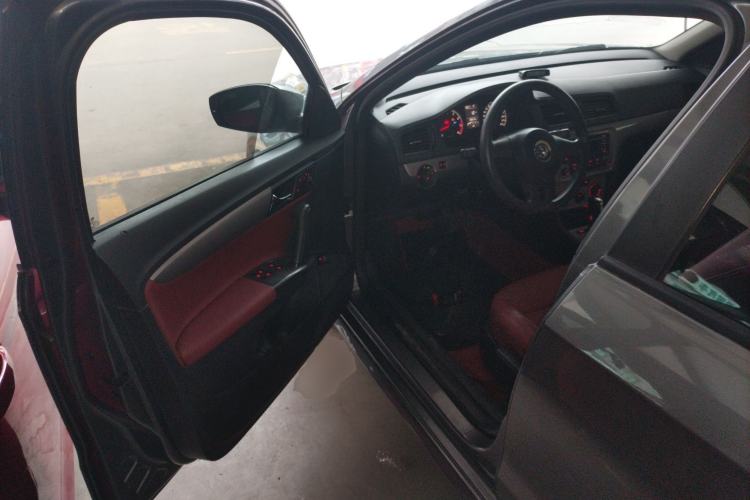 Used Volkswagen Lavida 2013 Revised Classic 1.6L Automatic Fashion Edition
