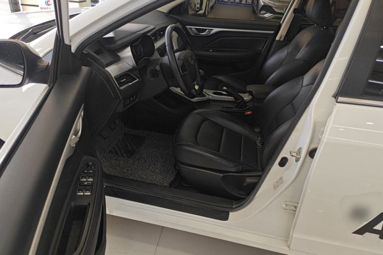 Used Geely Auto Vision 2019 Upgraded Model 1.5L Manual Luxury Version China VI Standard