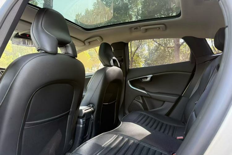 Used Volvo V40 2017 T3 Zhiyi Edition