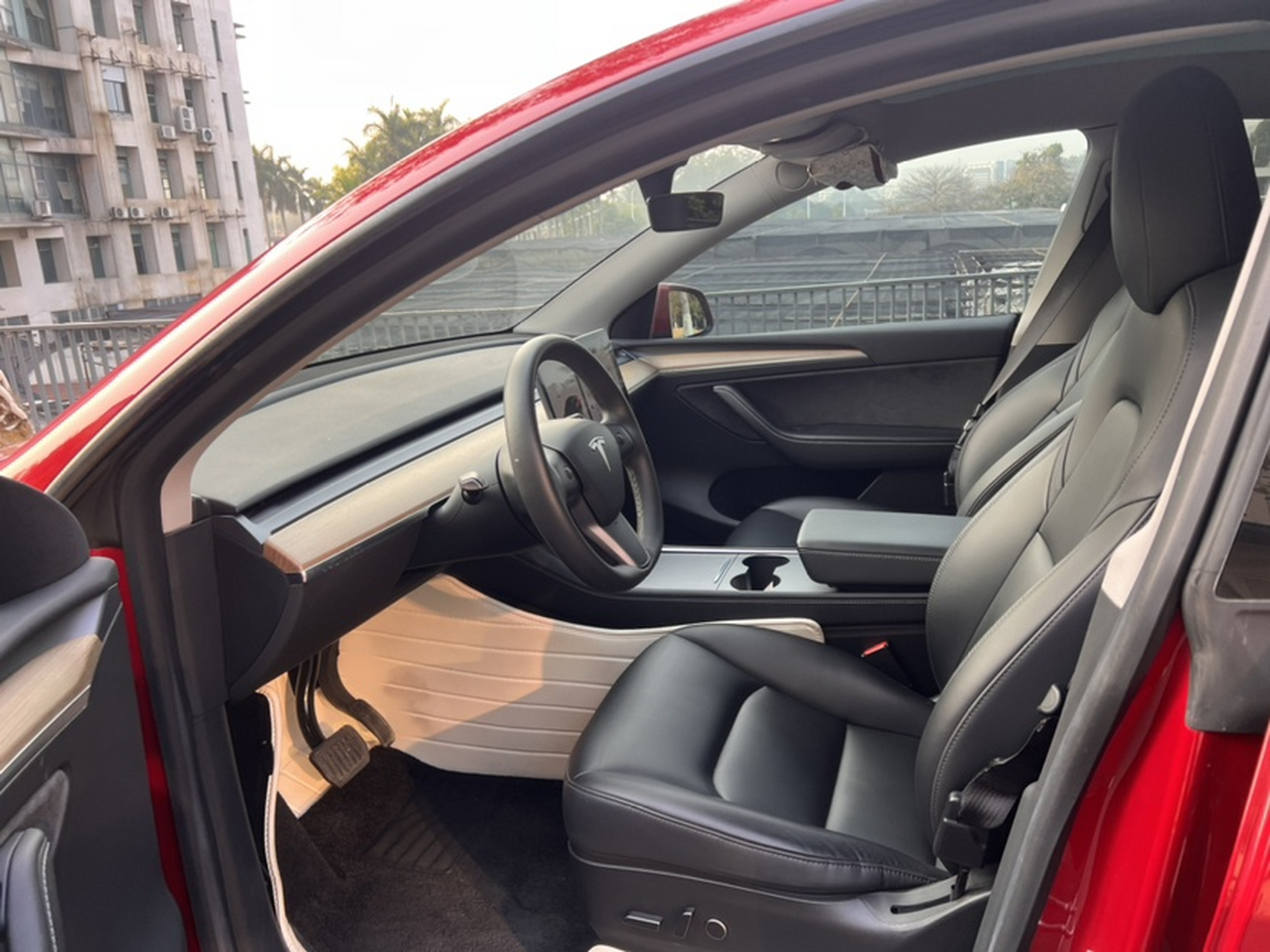 Переднее сиденье в автомобиле