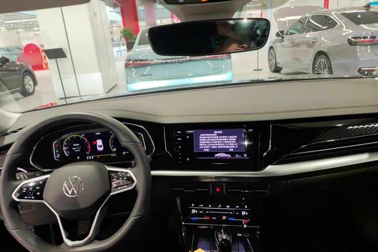 Used Volkswagen Passat 2024 380TSI Dragon Glory Edition
