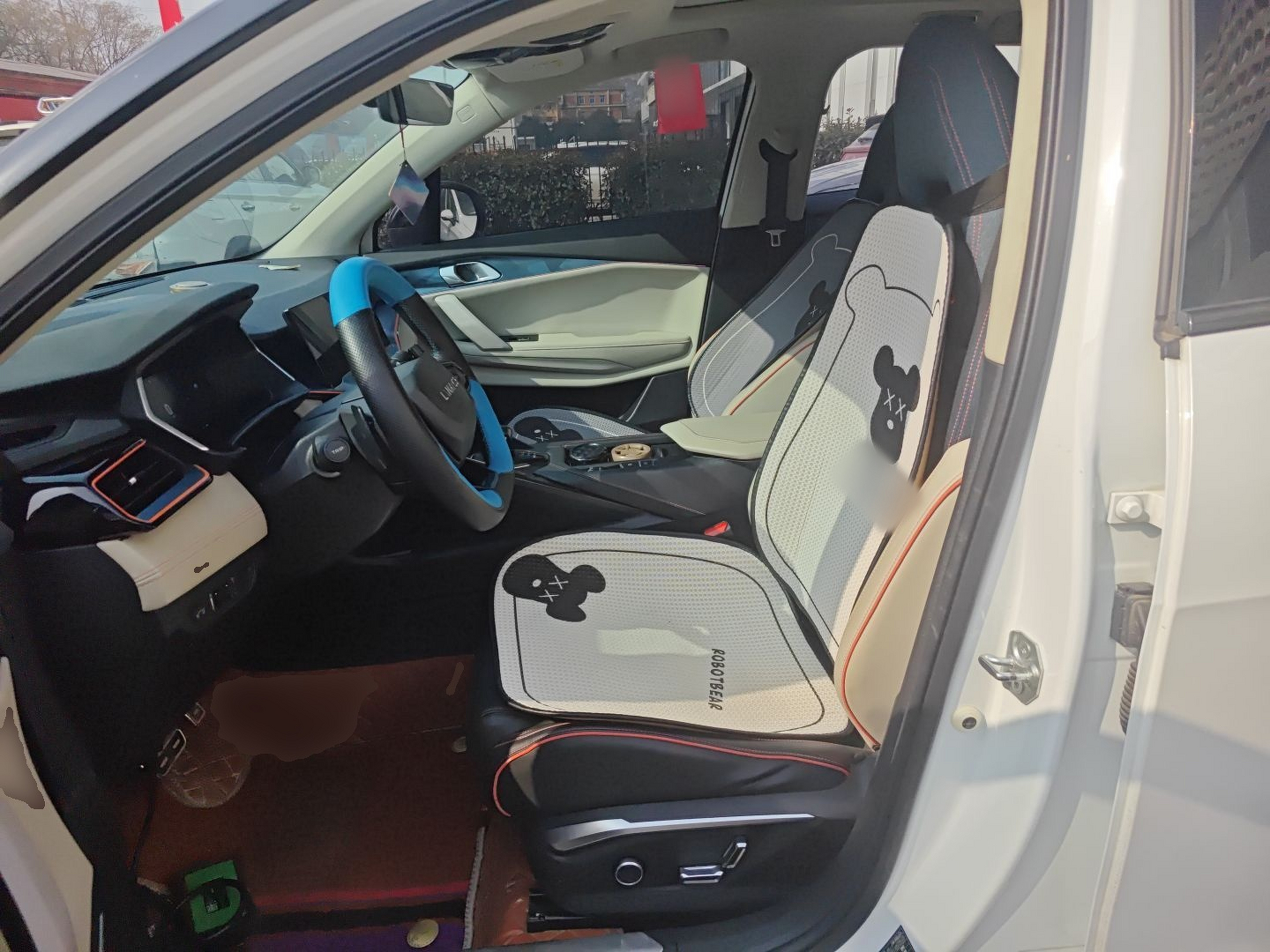 Переднее сиденье в автомобиле