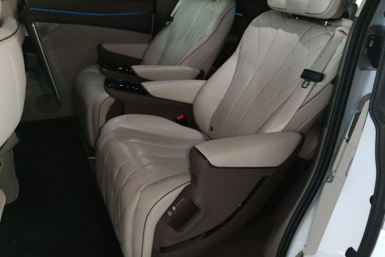 Used Denza D9 2022 DM-i 970 Four-Wheel Drive Flagship Model
