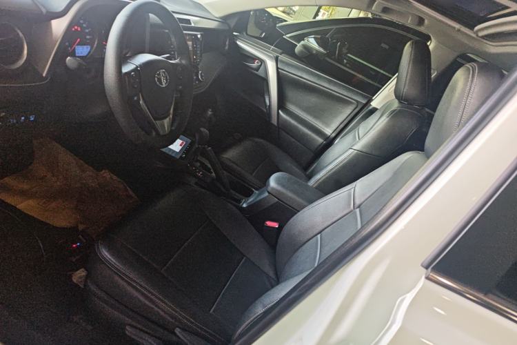 Used Toyota RAV4 2016 2.0L CVT Two-Wheel Drive Fashion Edition China V Standard
