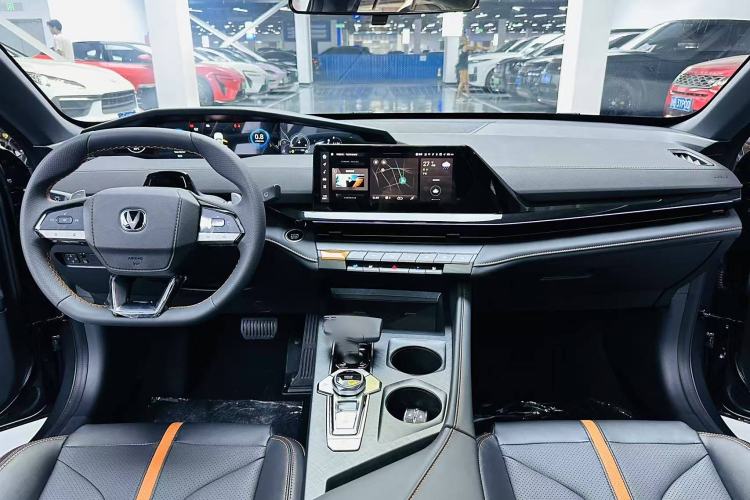 Used Changan UNI-V 2025 1.5T 500Bar Prestige Version
