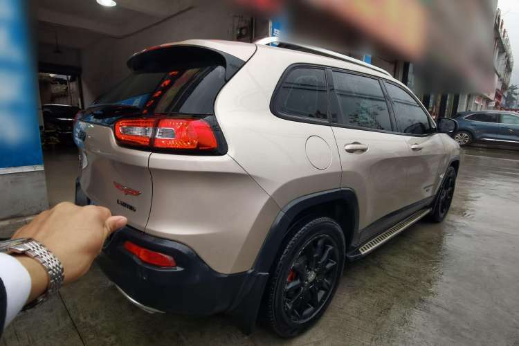 Used  Cherokee 2016 2.4L Superior Edition

