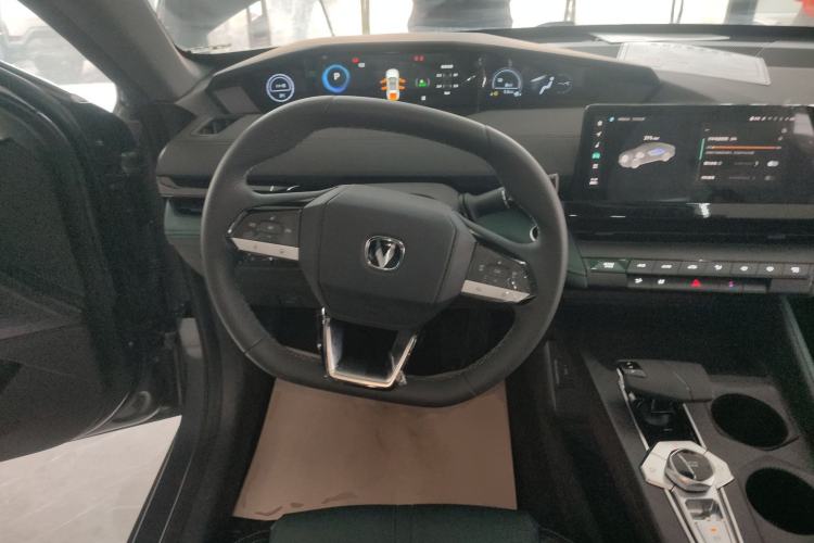 Used Changan UNI-V iDD 2024 Blue Whale Smart Electric iDD 136km ZhiKu Model
