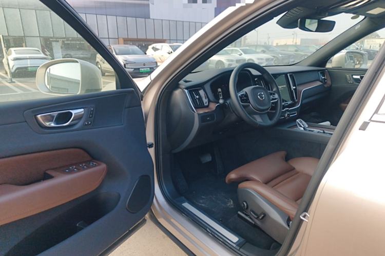 Used Volvo XC60 2024 B5 4x4 Smart Luxury Edition
