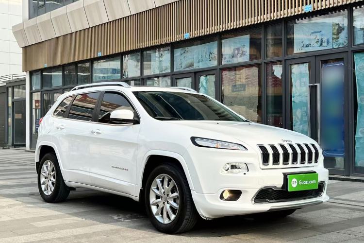 Used  Cherokee 2017 2.4L Professional Edition
