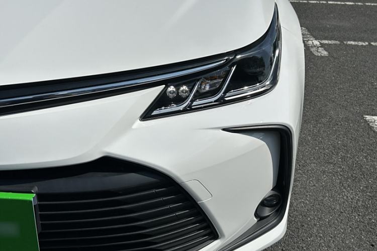 Used Toyota Corolla 2022 Dual-Motor 1.8L E-CVT Pioneer Edition
