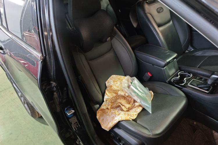 Used  Grand Commander 2018 2.0T Four-Wheel Drive Smart Enjoyment Version China V Emission Standard
