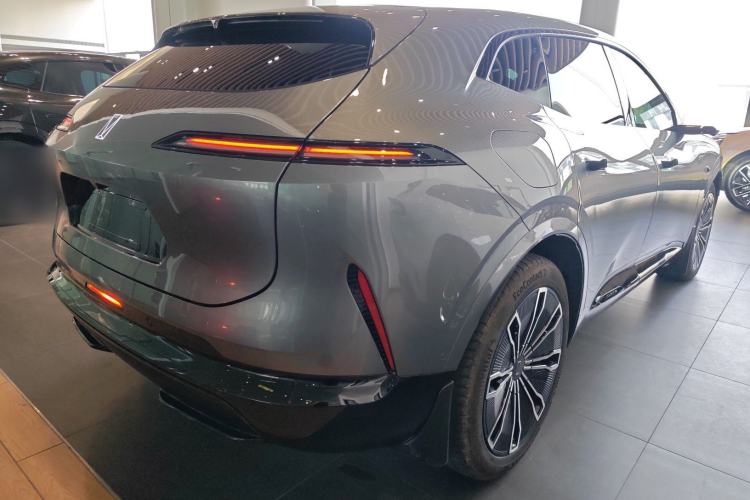 Used  07 2024 Ultra Range-Extended Four-Wheel Drive