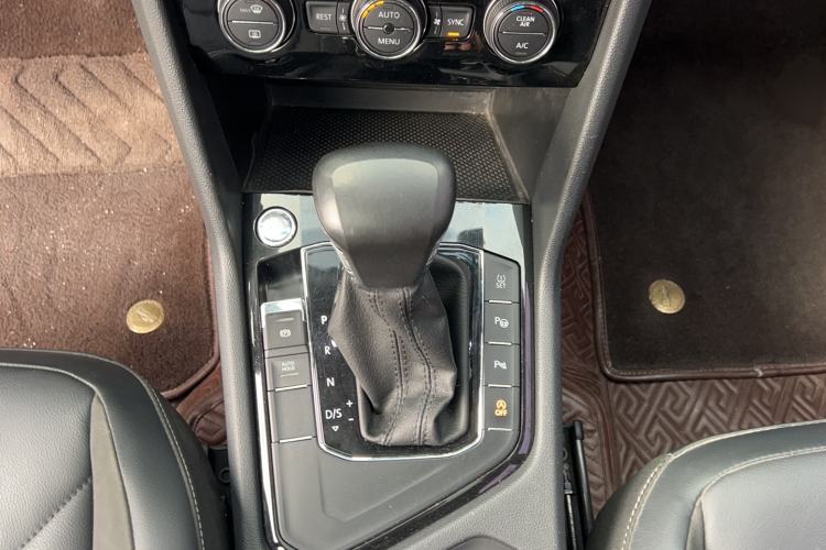 Used Volkswagen Tiguan L 2019 Revised 330TSI Automatic Two-Wheel Drive Smart & Luxury Edition China VI Standard