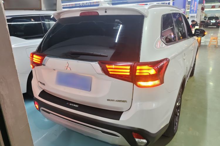 Used Mitsubishi Outlander 2019 2.0L Two-Wheel Drive Comfort Edition 5 Seats China VI Standard
