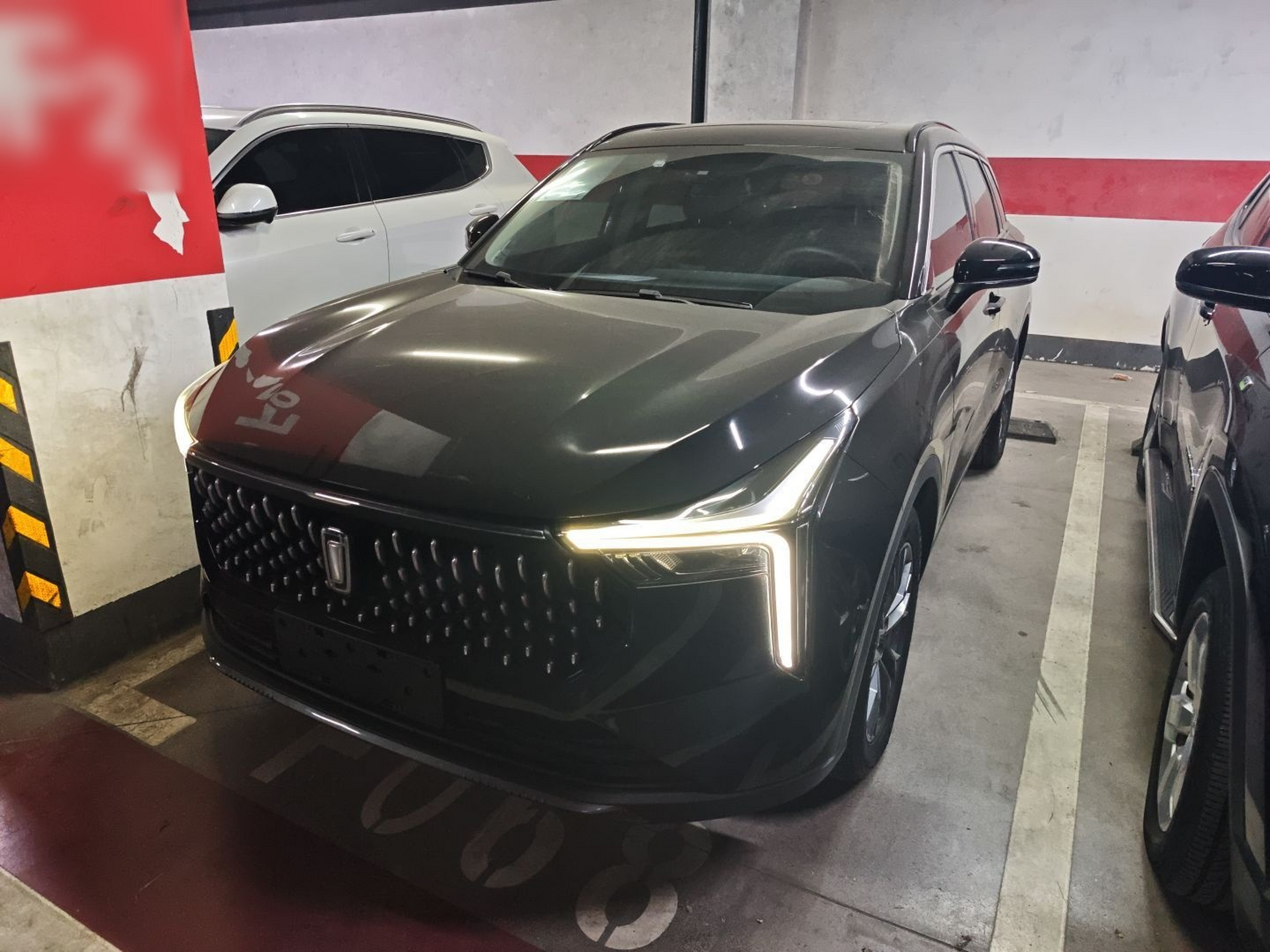 Под передней частью автомобиля