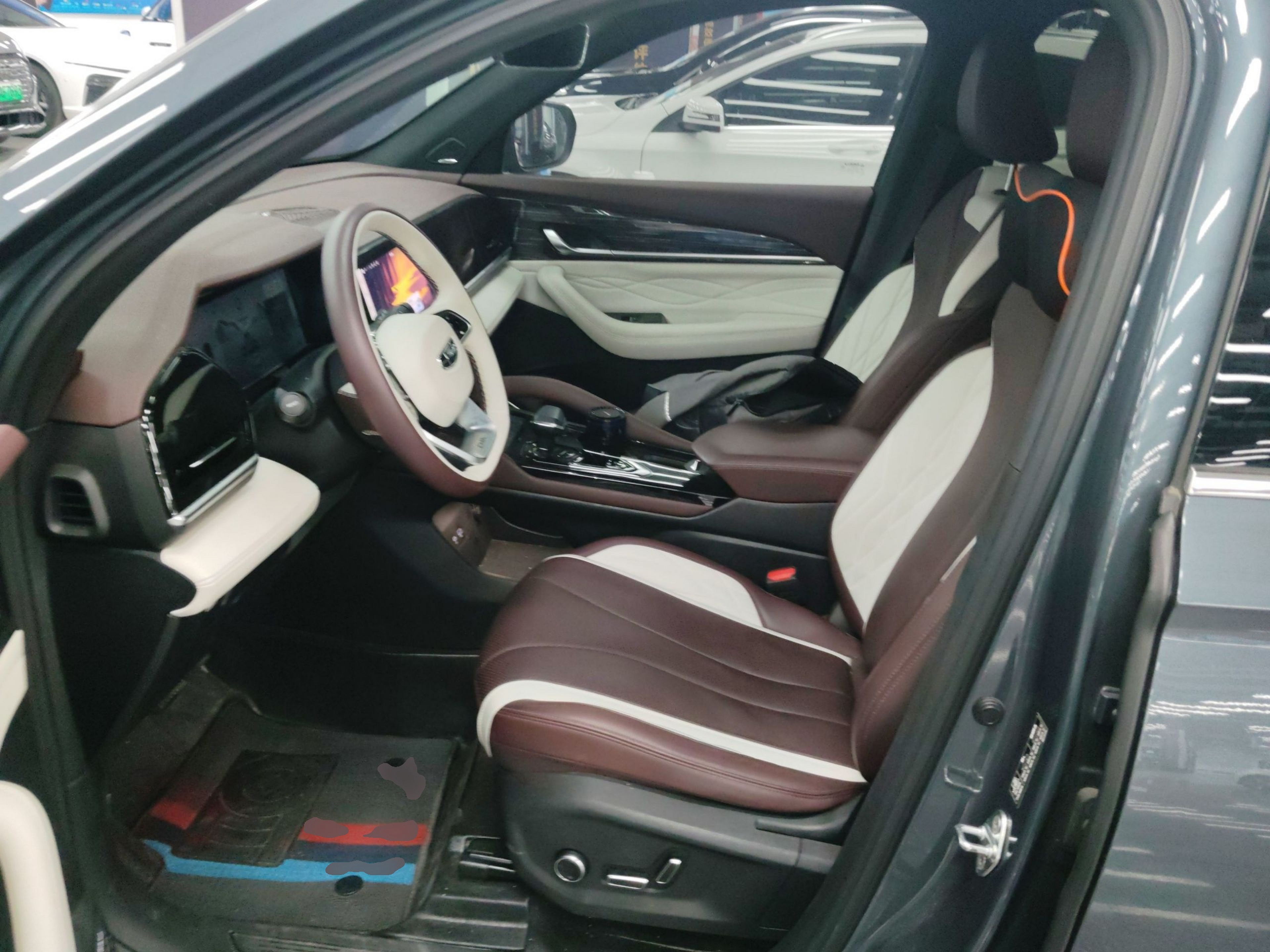 المقاعد الأمامية داخل السيارة