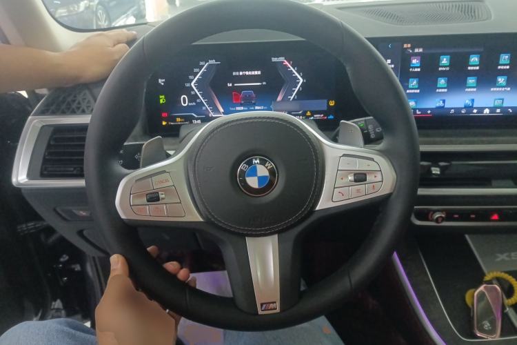 Used BMW X5 2023 xDrive 30Li Luxury M Sport Package
