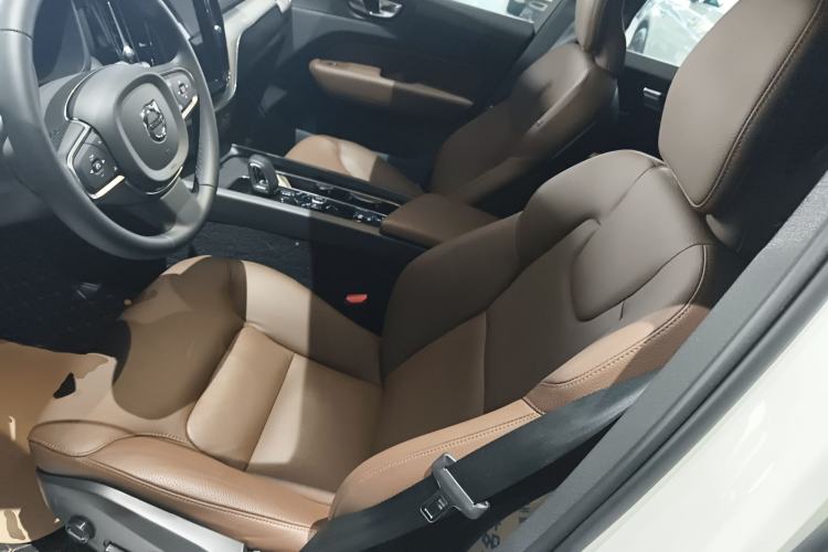 Used Volvo XC60 2023 B5 4x4 Smart Luxury Edition
