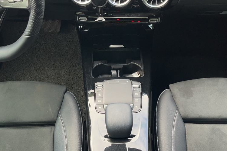 Used Mercedes-Benz A-Class 2020 Restyled A 200 L Sport Sedan Fashion Version
