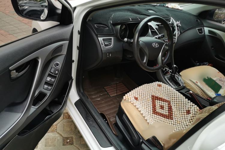 Used Hyundai Elantra (5th Generation / Langdong) 2016 1.6L Automatic Smart Version