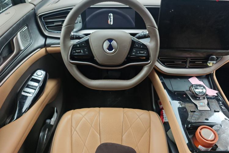 Used Denza D9 2022 DM-i 1040 Prestige Model
