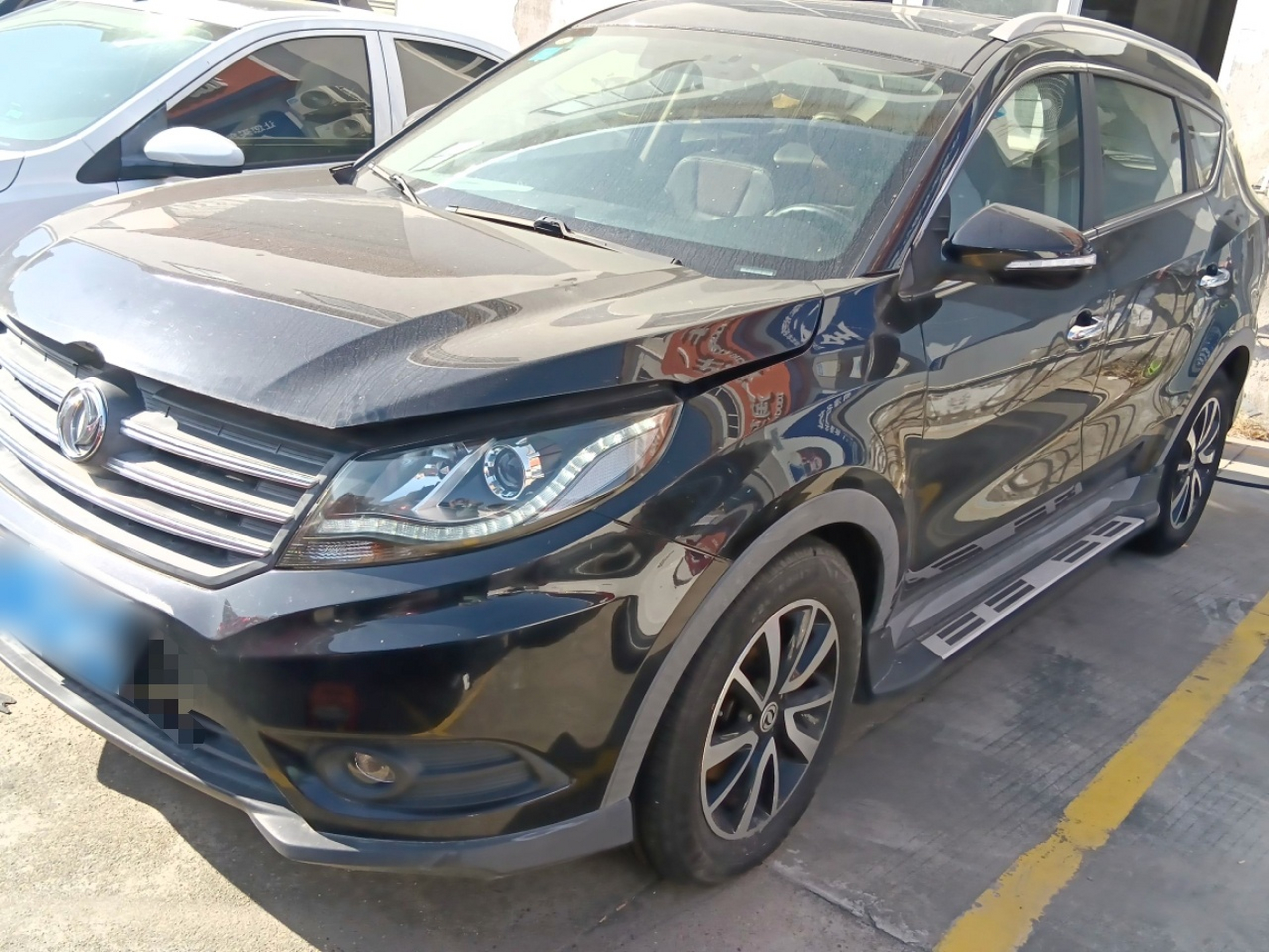 Под передней частью автомобиля