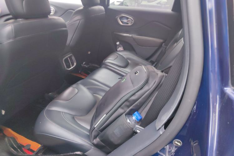 Used  Cherokee 2016 2.4L Leading Edition