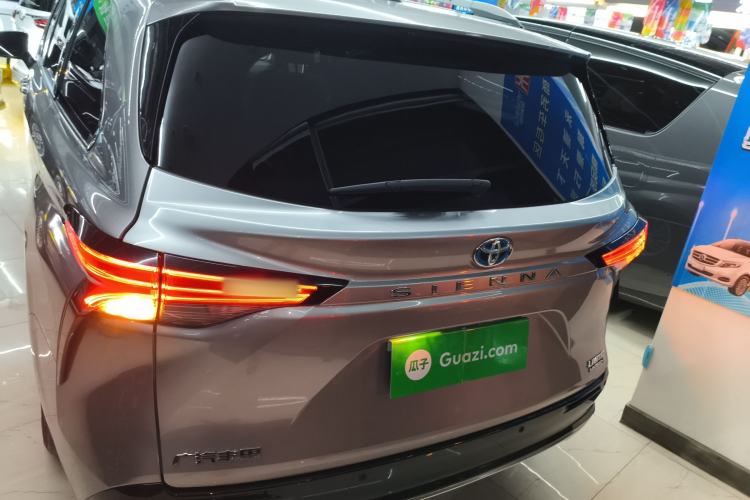 Used Toyota Sienna 2021 2.5L Hybrid Premium Edition
