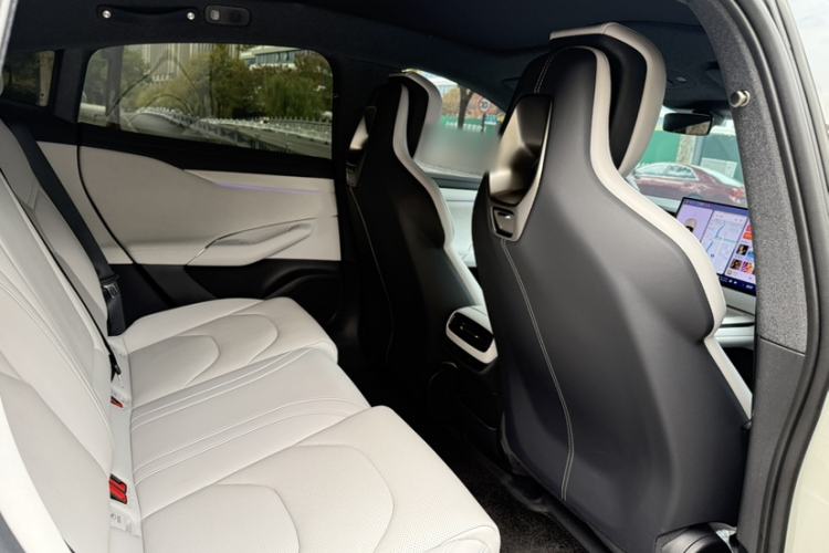 Used  SU7 2024 Rear-Drive Ultra-Long Range Advanced Pro-Level Intelligent Driving Version
