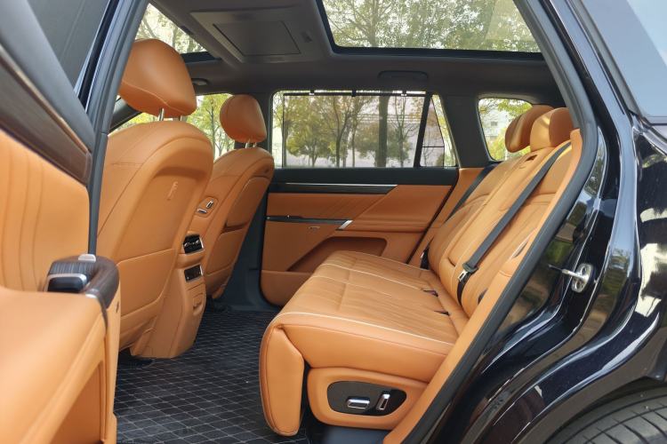 Used  eπ008 2025 210Max Range-Extended Version 5 Seats