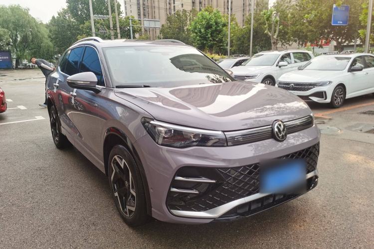 Used Volkswagen Tiguan L 2024 PRO 330TSI Two-Wheel Drive R-Line Smart Edition
