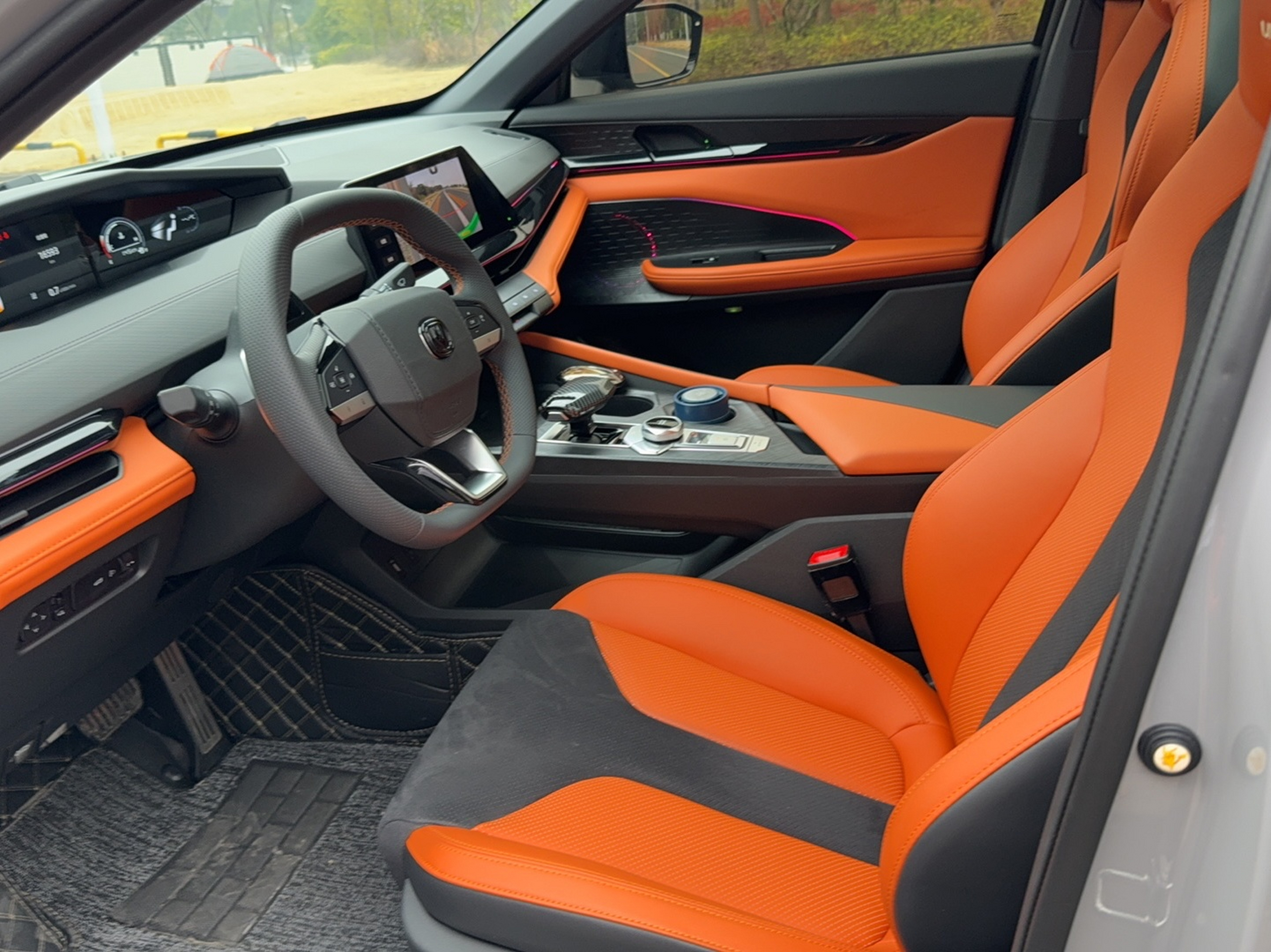 Переднее сиденье в автомобиле