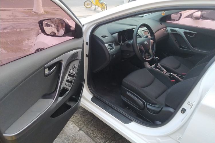 Used Hyundai Elantra 2016 1.6L Automatic Smart Version
